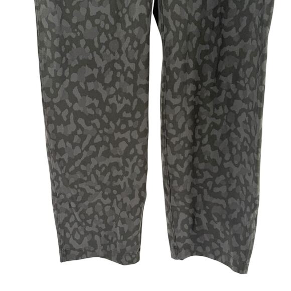 Lululemon Pants Size 6 On The Fly Leopard Black Athleisure Ankle Elastic Waist - Picture 3 of 7
